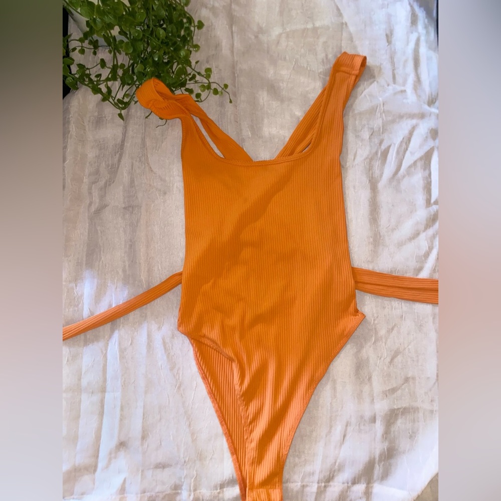 SHEIN crisscross back orange 🧡  BODYSUIT
